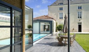Abri de piscine haut adossé RENOVAL technologie prestige avec verre double vitrage