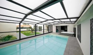 Abris de piscine haut adossé télescopique RENOVAL à Brétignolles en Vendée