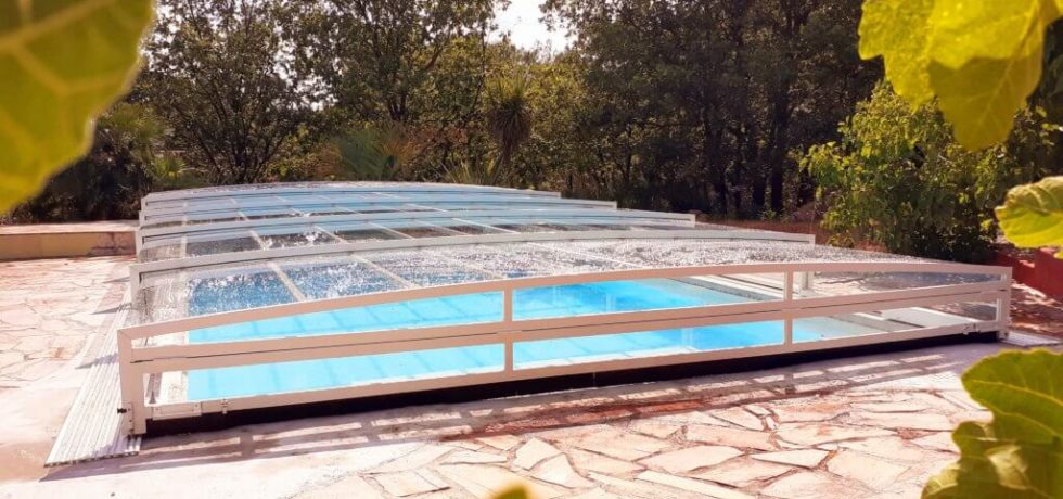 Abri piscine confort semi-plat cintré La Roquebrussane 83 vue 1