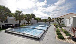 RENOVAL_ABRIS_PISCINE_BAS_ALU_GRIS_CHATEAUDOLONNE_85