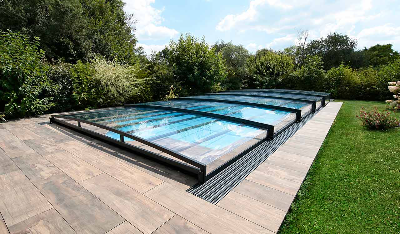 Abris Rénoval semi-plat couverture de piscine à Avrillé 49 Maine et Loire