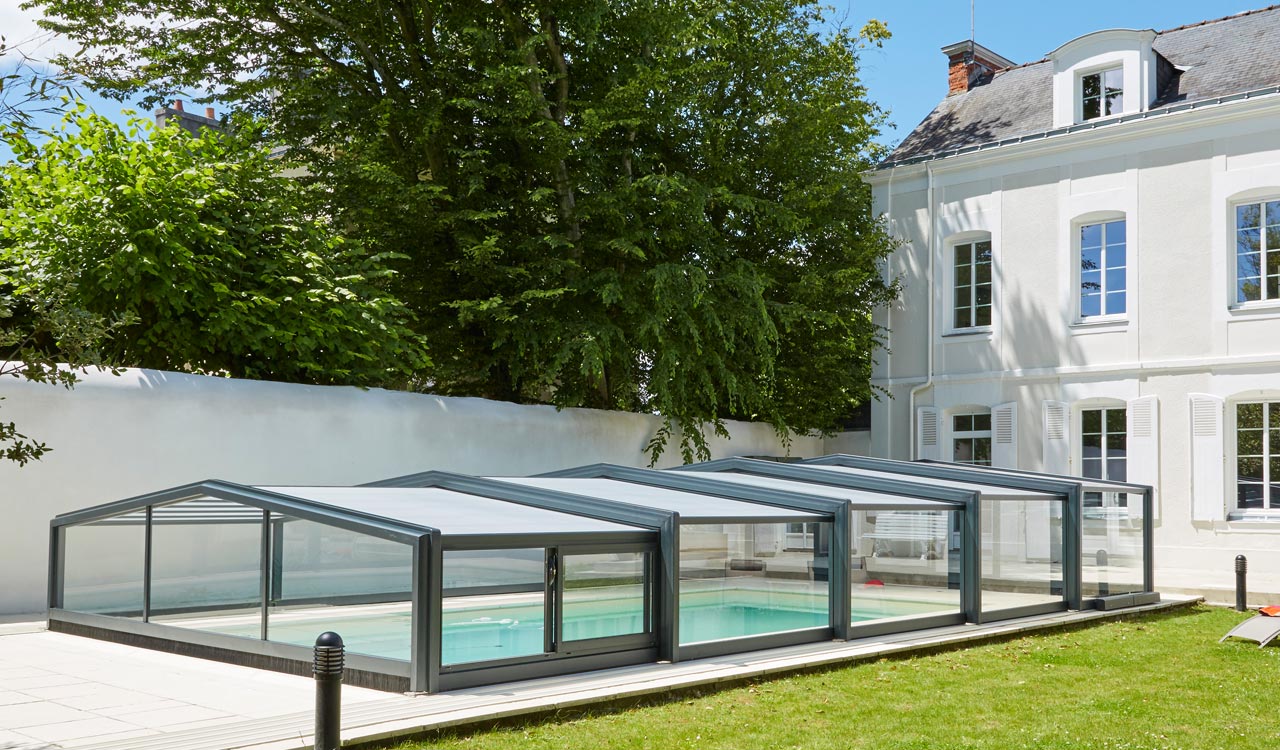 Abri de piscine semi-haut motorisé à Saint-Sébastien-sur-Loire (44)