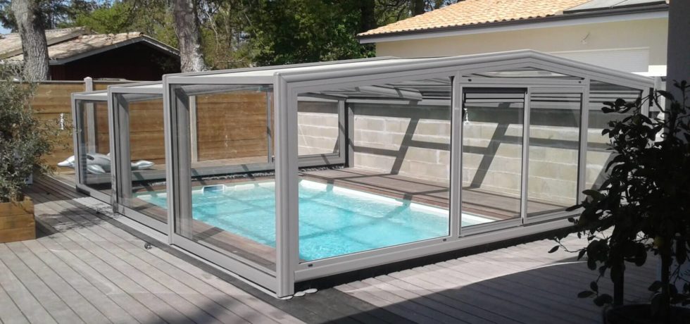 Abri de piscine mi-haut en alu gris à Audenge - RENOVAL ABRIS BORDEAUX 33