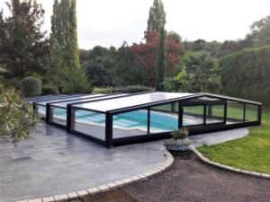 Abri de piscine bas télescopique en alu noir - RENOVAL ABRIS AZE 53