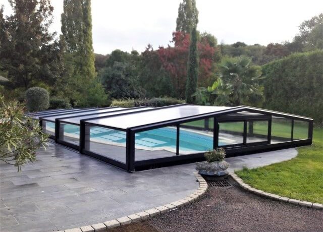 Abri de piscine bas télescopique en alu noir - RENOVAL ABRIS AZE 53