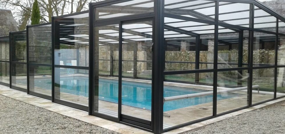 Abri de piscine haut Rénoval à La Cambe (14) en alu noir