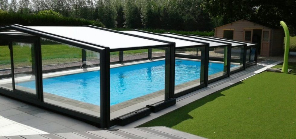 Abri de piscine mi-haut en verre double vitrage à La Flèche - RENOVAL ABRIS 72
