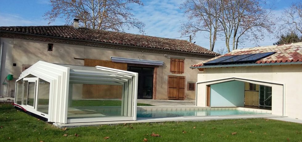 Abri de piscine mi-haut en verre simple vitrage et alu blanc à Labastide-de-Lévis - RENOVAL ABRIS 81
