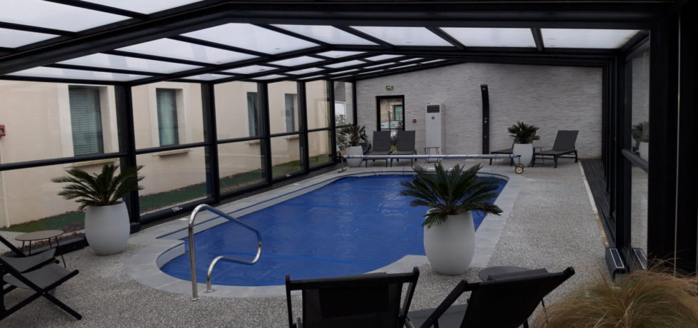Abri de piscine haut en verre double vitrage à Ouistreham Calvados 14 - RENOVAL ABRIS