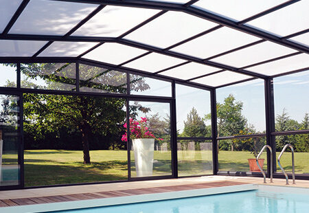 Faut-il assurer son abris de piscine ? RENOVAL ABRIS