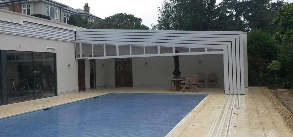 Abri de piscine pour professionnels RENOVAL - Abri de piscine haut adossé pour hôtel et restaurant