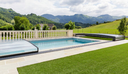 Abri de piscine mi-plat Rénoval