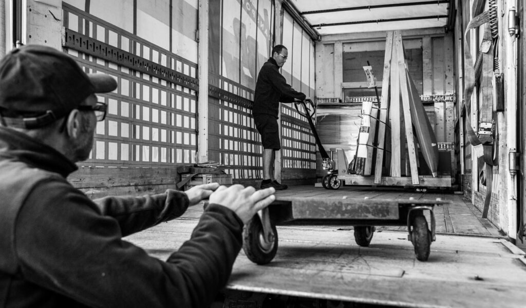 Livraison d'un abri Rénoval sur le chantier