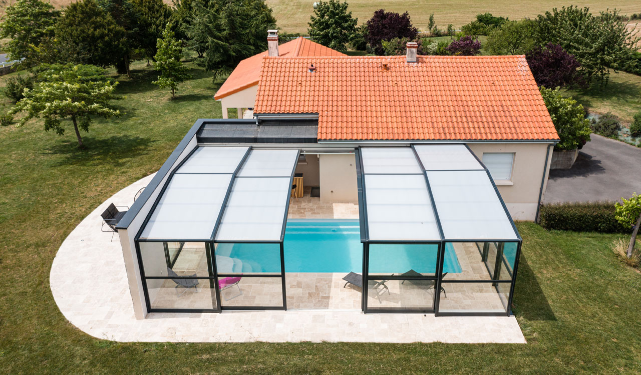Abri de piscine haut-adossé prestige à La Pommeraye (49)