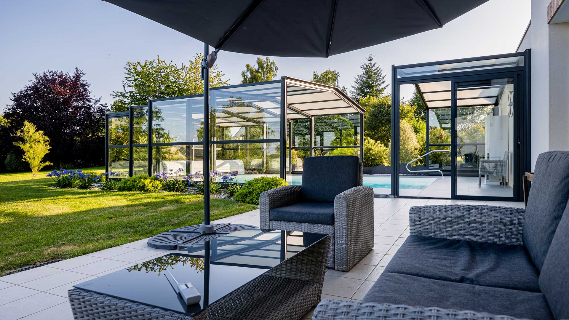 Abri de piscine haut adossé noir Le-Theil-de-Bretagne (35)